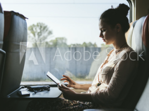 femme-assise-train